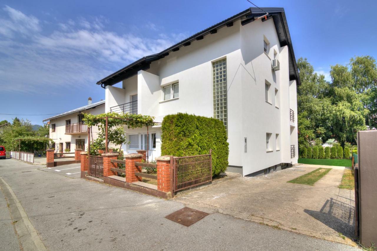 Apartamento House Smolcic Otočac Exterior foto